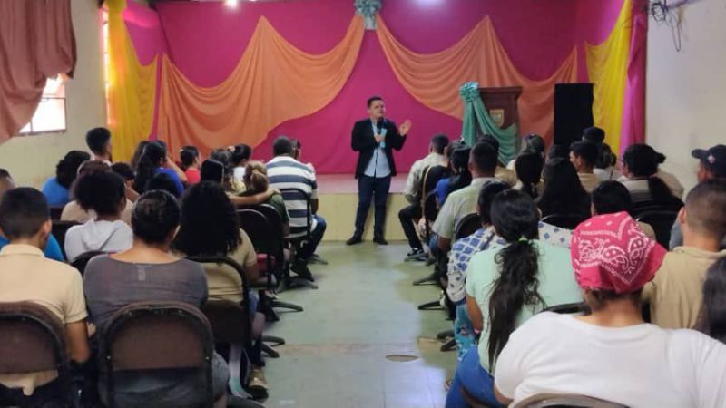 Pr. Josué Vargas participó como ponente en conferencias de una Institución Educativa