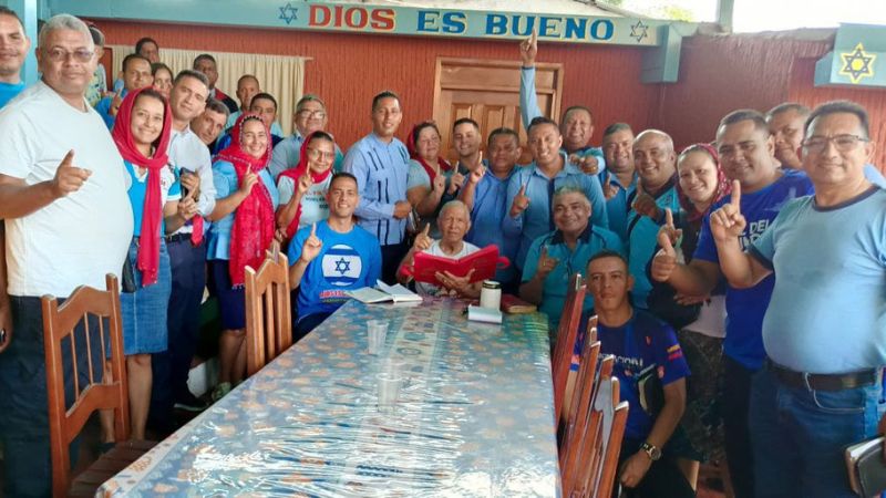 Pastor Puertas recibe a Pastores de Guanare en el Altar Familiar