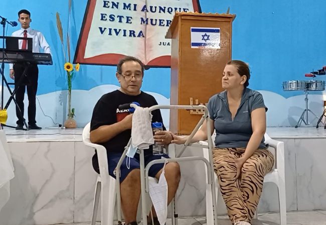 Sr. Eduardo Pereira dando testimonio del milagro ocurrido en su vida