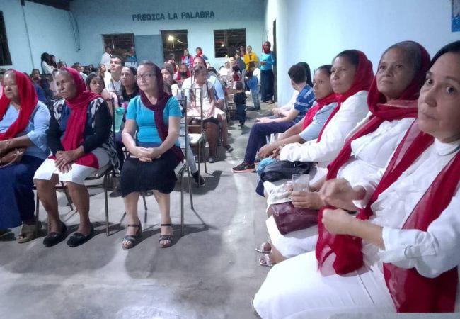 asistentes a la unción de la nueva Pastora