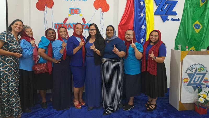Gloriosa gira Moviendo las aguas del estanque de la bendición