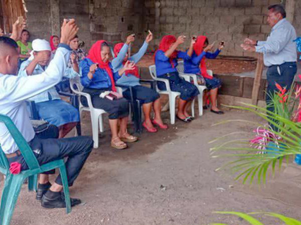 Misiones de Toscana participaron de Santa Cena unida