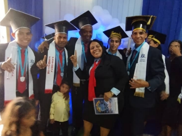 Luz del Mundo Guanta