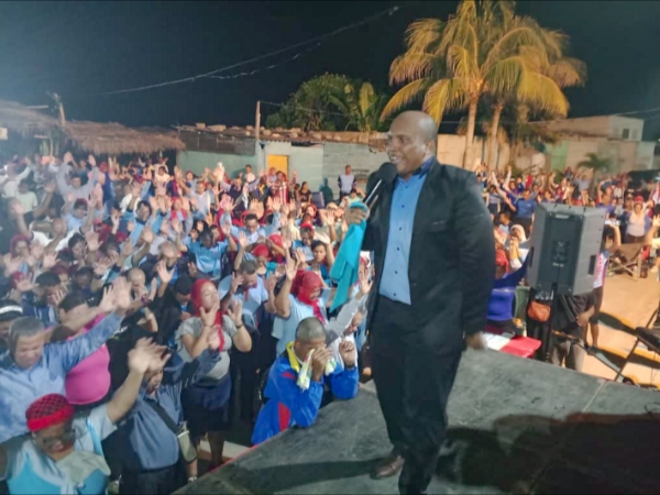 Vigilia con bautizos se realizó en Puerto Cabello