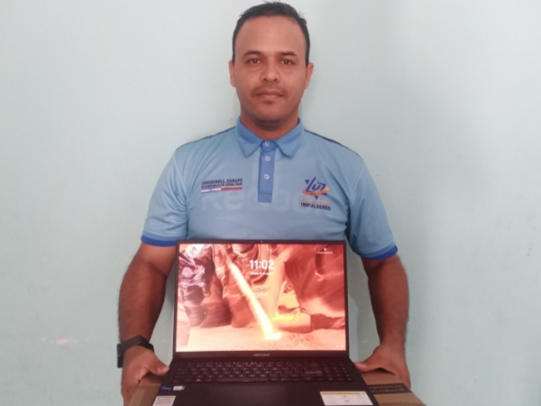 Dotación de computadoras portátiles Social Media