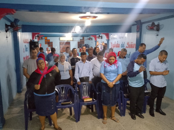 Evangelistas del Bloque 5 recibiendo la Palabra