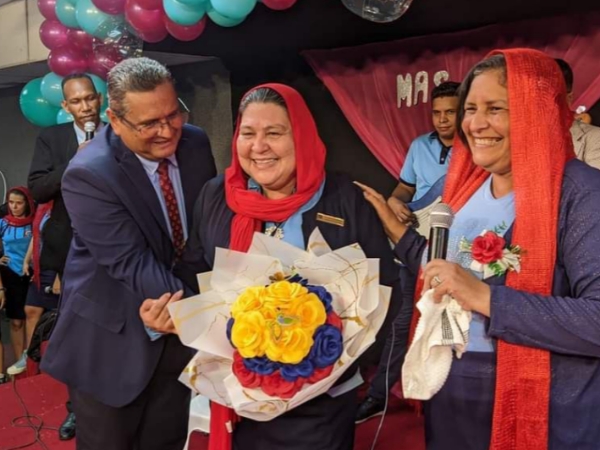 Congreso de Mujeres "Más que Piedras Preciosas" deslumbra en Caracas