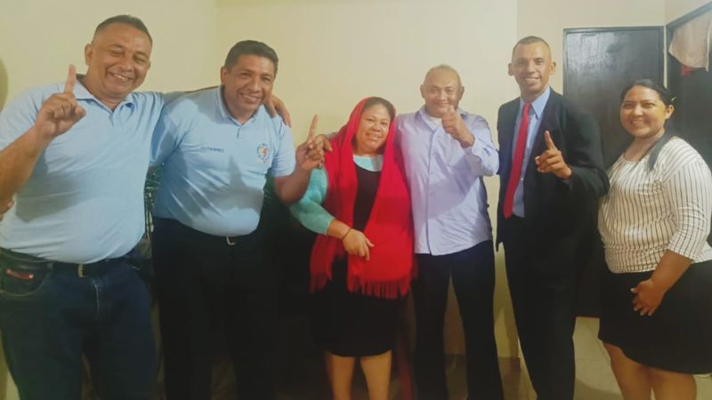 En Ecuador avanzan de poder en poder